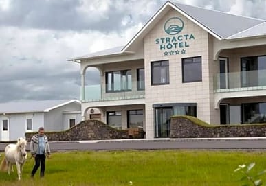 TR002 Transfer to Hotel Stracta